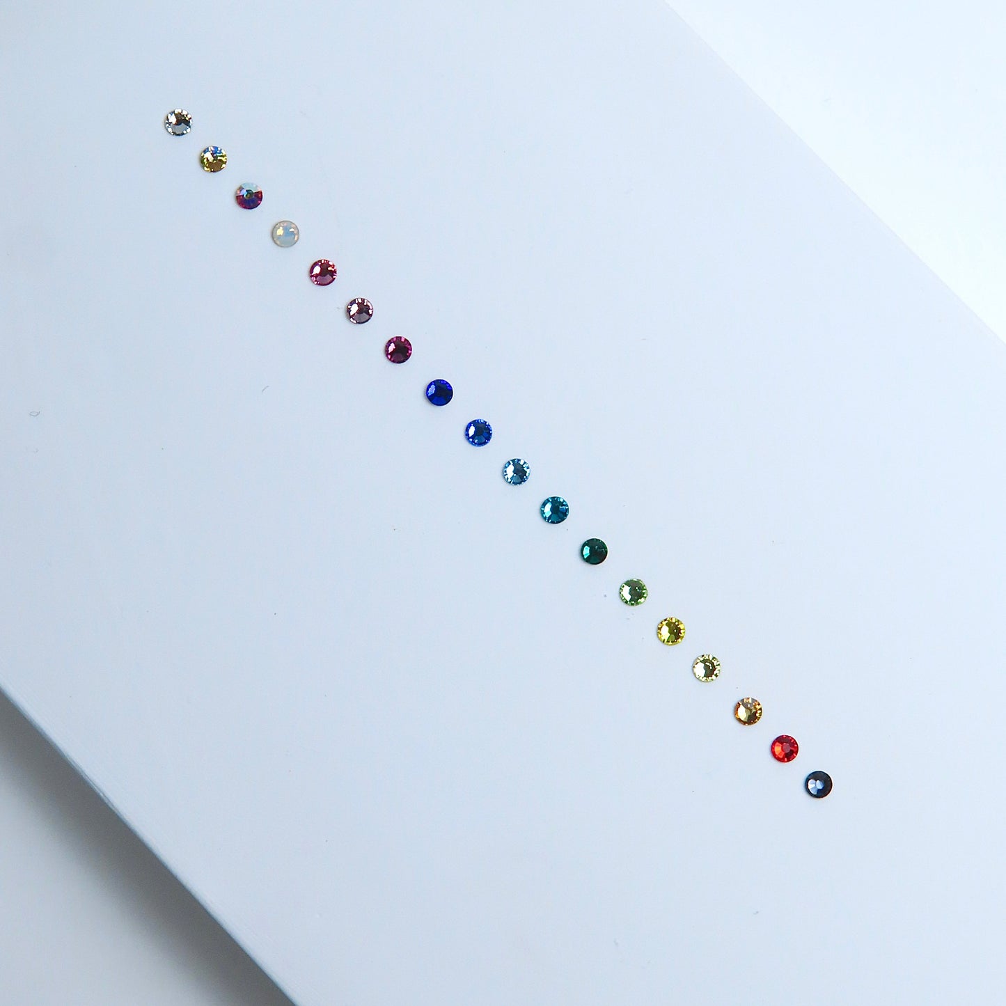 Surtido de 180 gemas dentales SWAROVSKI® - Colección básica de colores