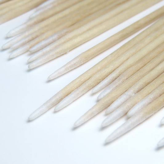 Palitos de madera con punta de algodón