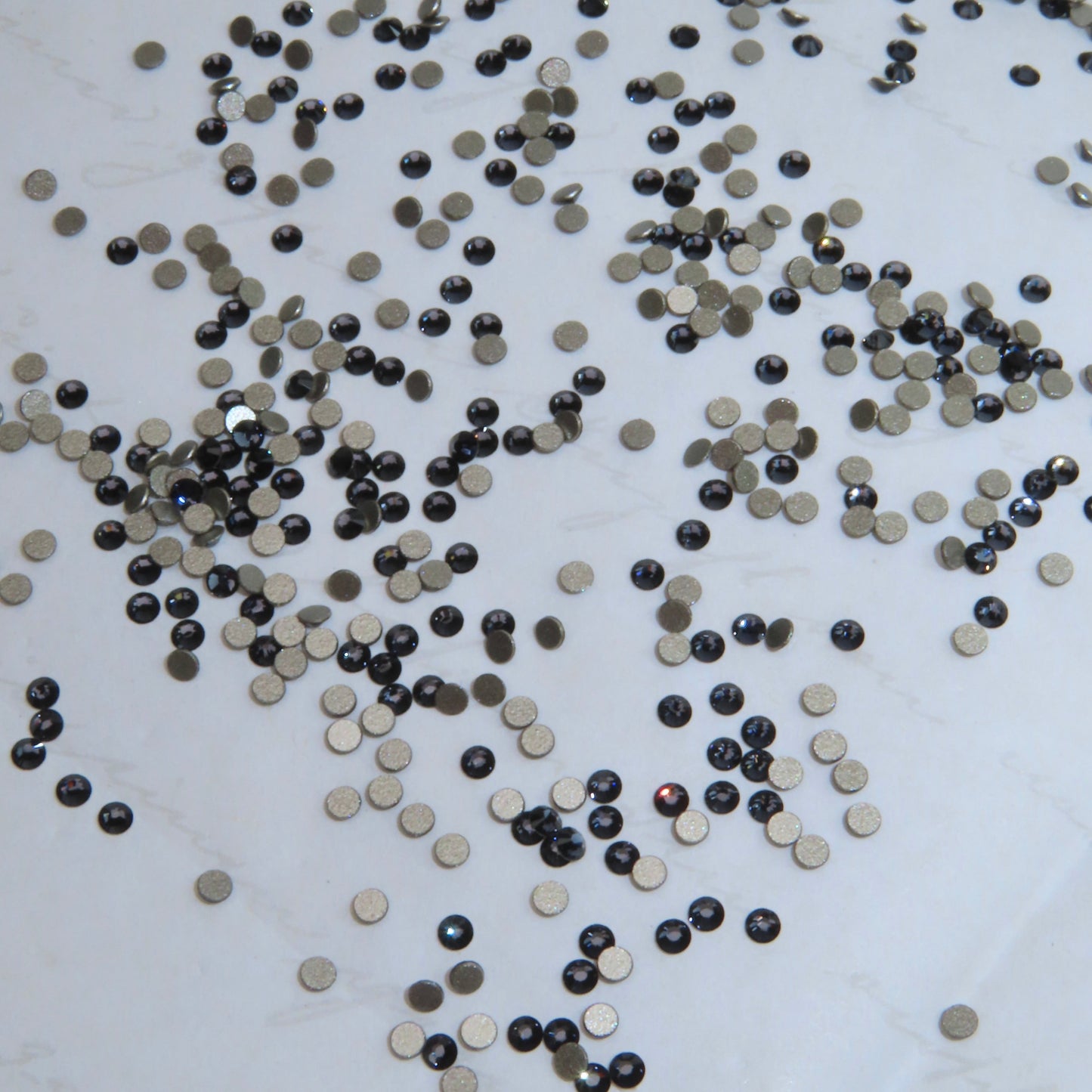 Cristales SWAROVSKI® 2058 redondos - Graphite