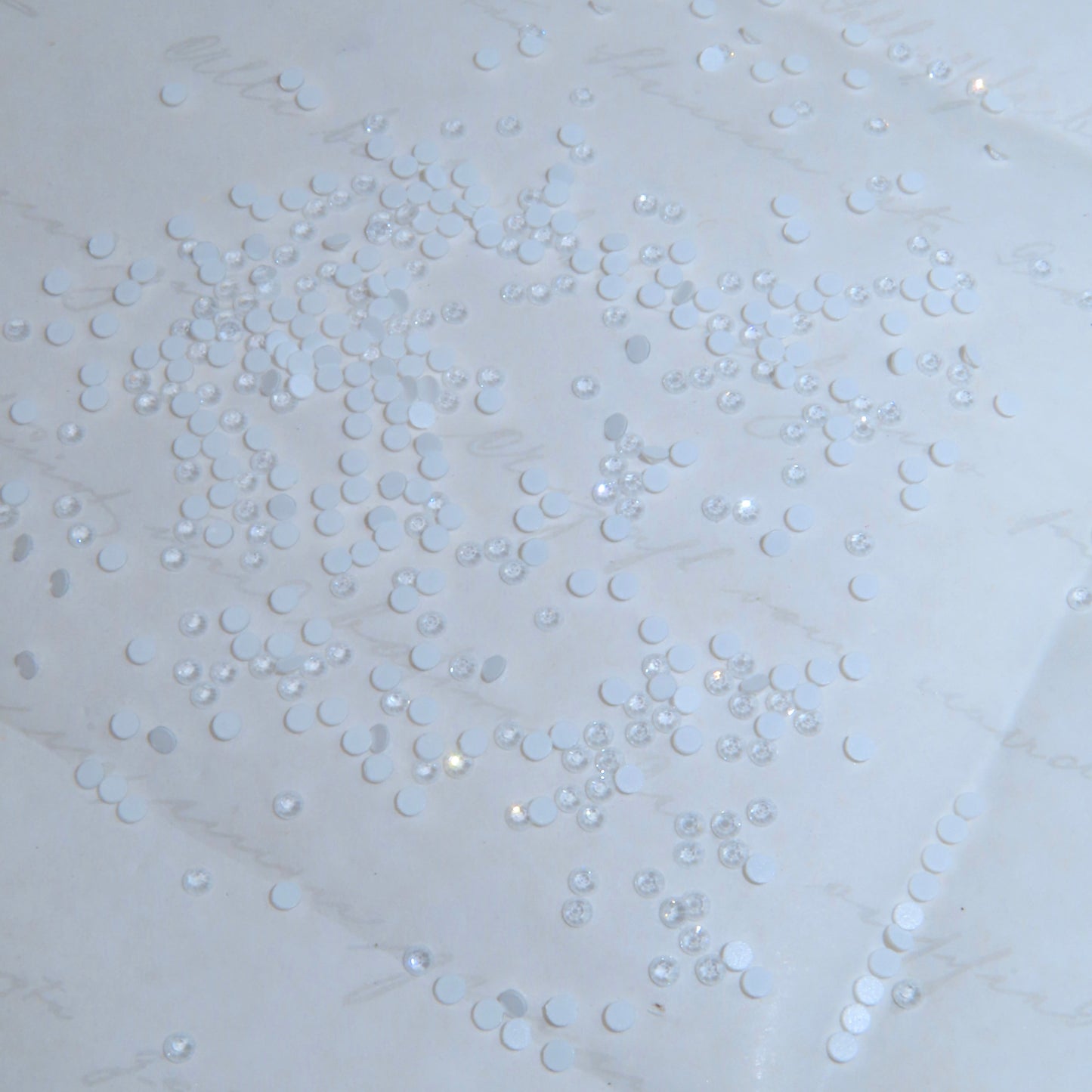 Cristales SWAROVSKI® 2058 redondos - Electr. White Ignite