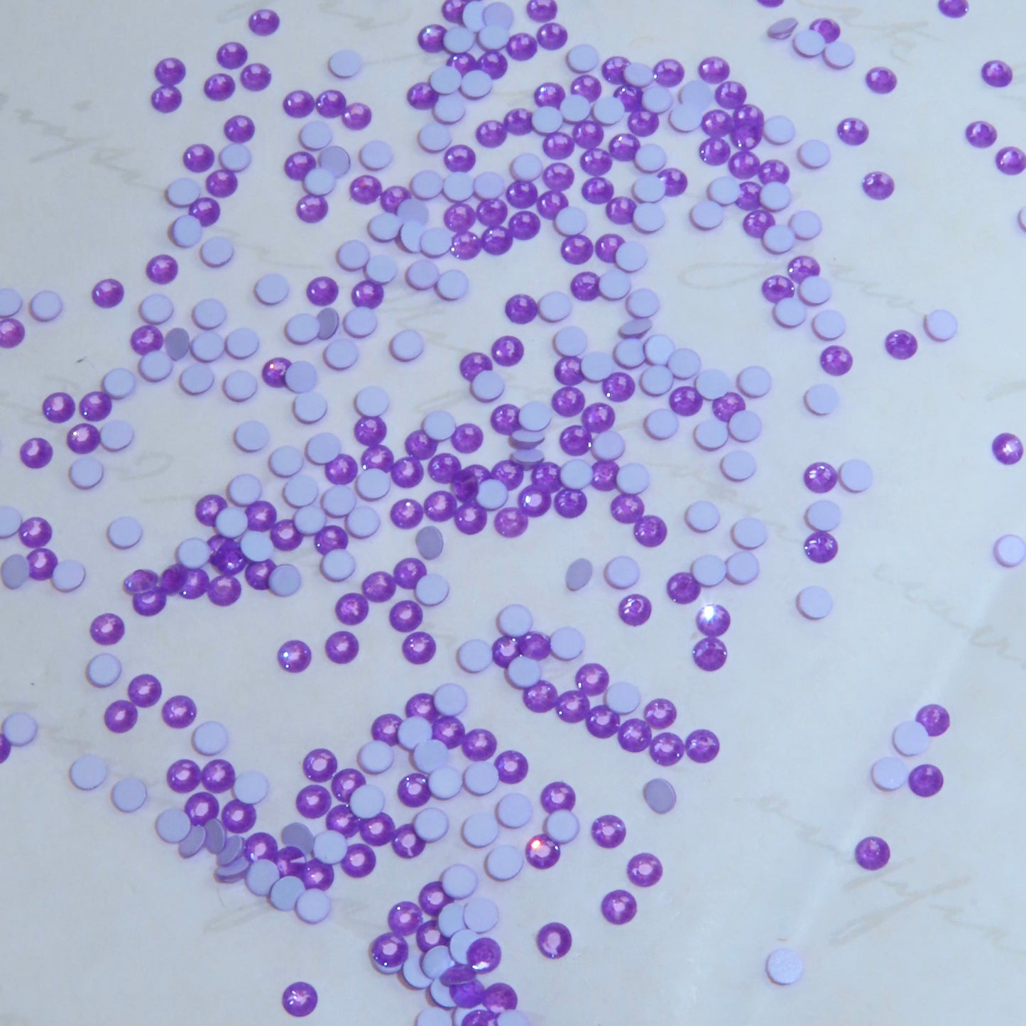 Cristales SWAROVSKI® 2058 redondos - Electr. Violet Ignite